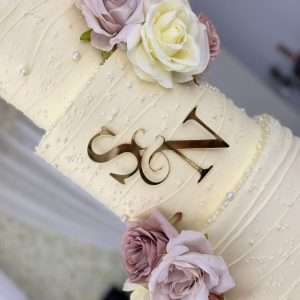 Personalised acrylic wedding initial cake charm in gold.